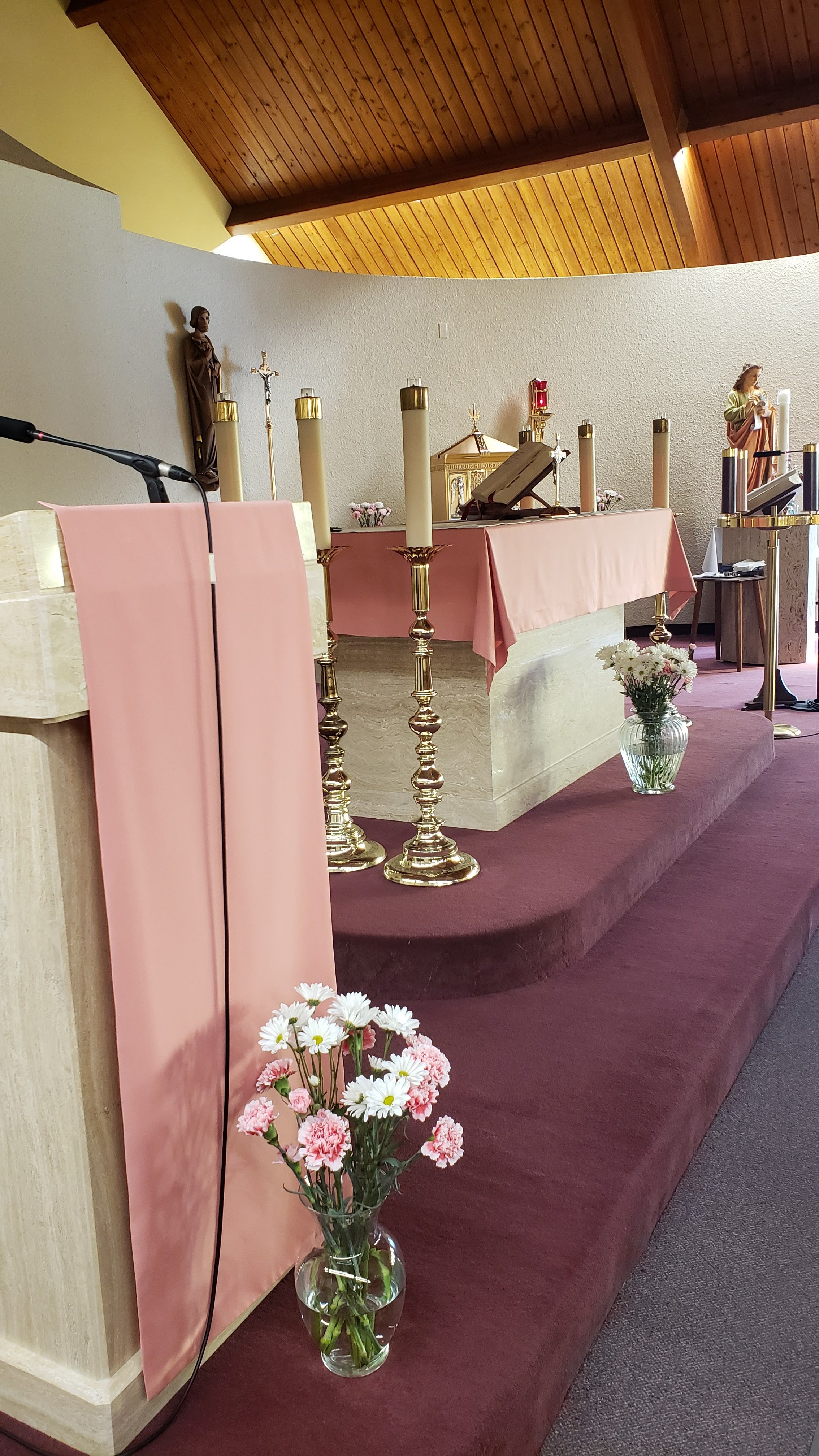 A side view of the Lectern and altar draped in a rose coloured cloth