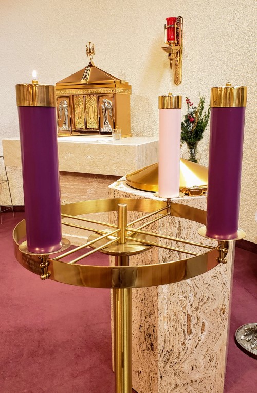 Advent wreath with one purple candle lit