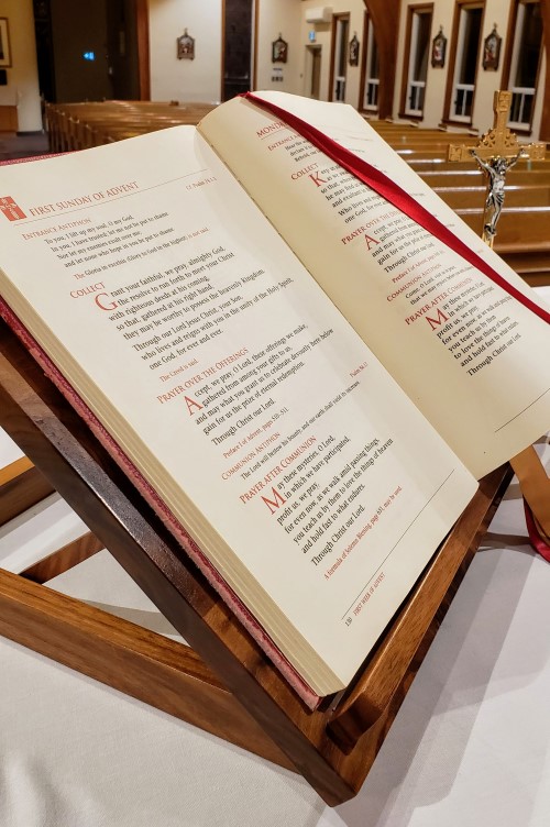 Open Lectionary turned to the page for First Sunday of Advent