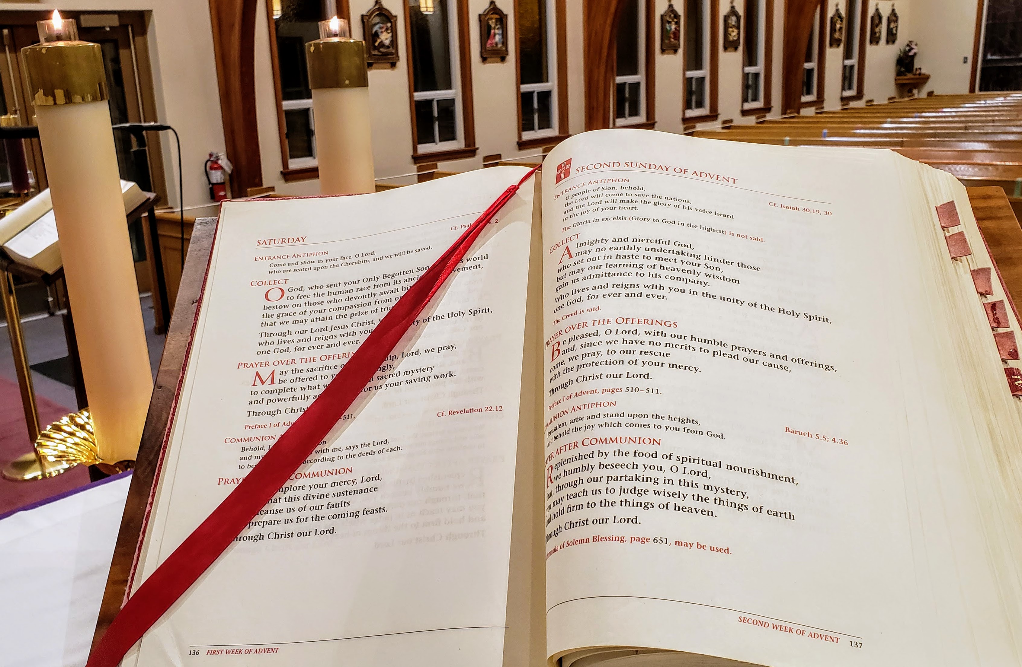 Lectionary opened to the second Sunday of Advent